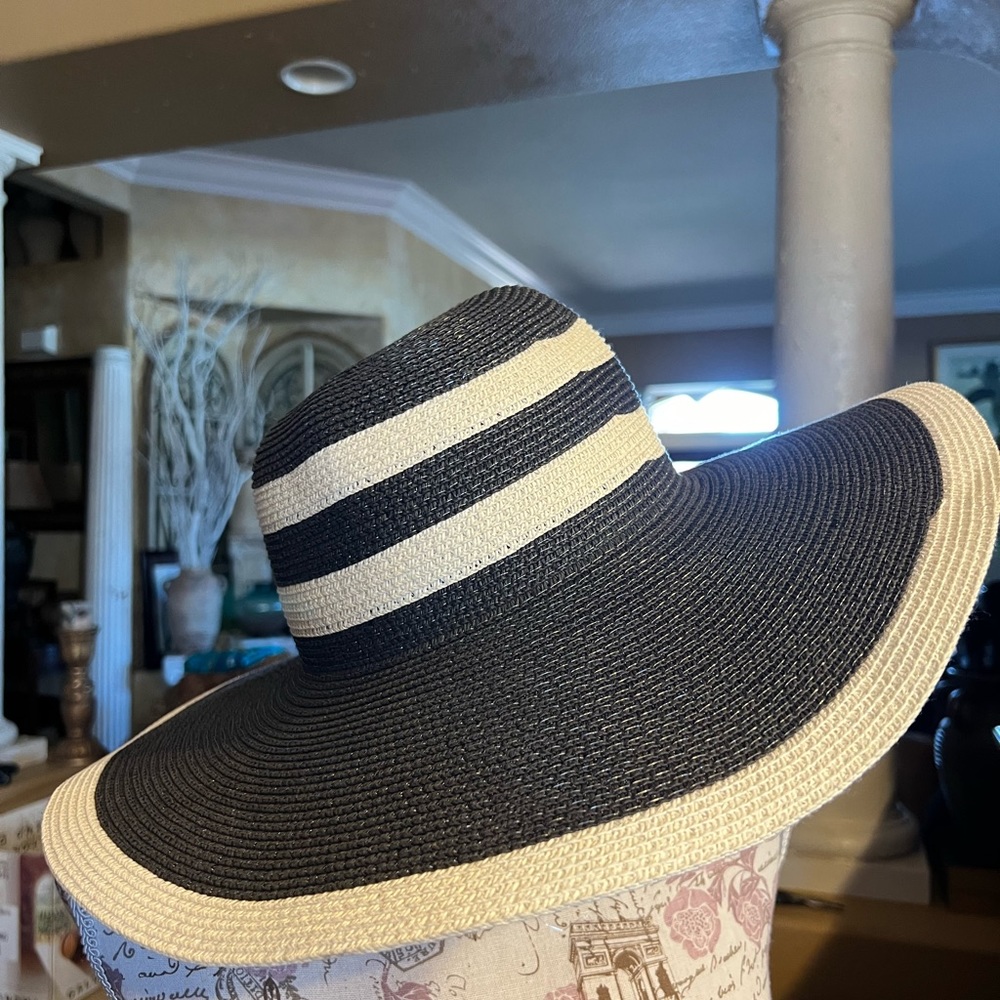 Beautiful Cassey Black/White Straw Hat